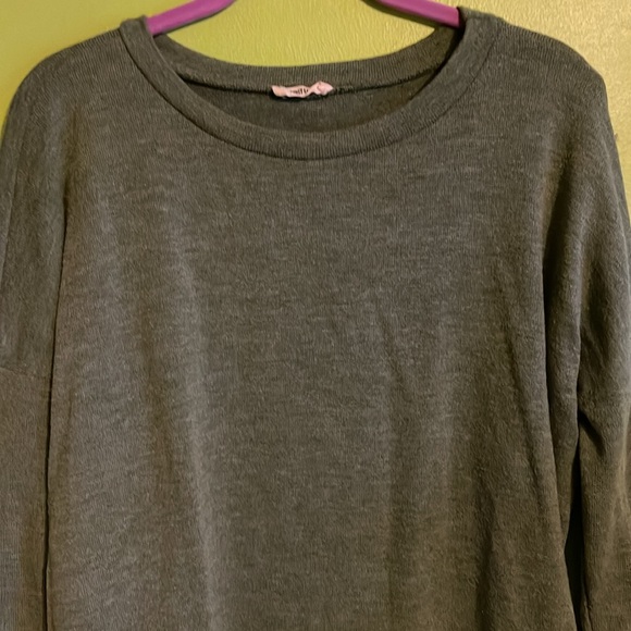 First Love Green Top Shirt With Leopard Print Hem & Long Sleeves Size L - Picture 2 of 4